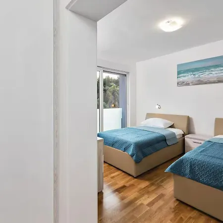 Holiday home Lijepa Kuca Za Odmor I Opustanje S Obitelji
