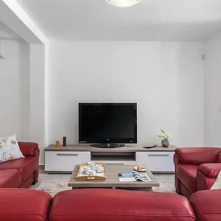 Holiday home Lijepa Kuca Za Odmor I Opustanje S Obitelji
